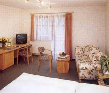 Hotel Gasthof Hirsch Alfdorf Exteriör bild